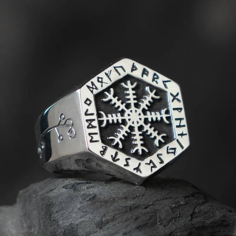 Gothic Lori Y2K Compass Ring - Vintage Aesthetic Jewelry for Unique Style