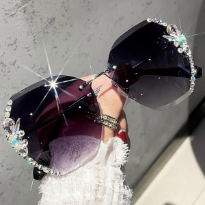 Rhinestone-Embellished Women's Sunglasses for Y2K Fashion and Aesthetic Looks