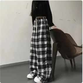 Trendy Low-Rise Y2K Baggy Cargo Pants for a Chic Grunge Aesthetic Look