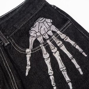 Trendy Y2K Baggy Jeans for a Chic Grunge Aesthetic and Effortless Style