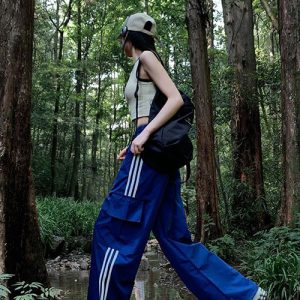 Trendy Y2K Cargo Pants for a Chic Grunge Aesthetic and Effortless Style