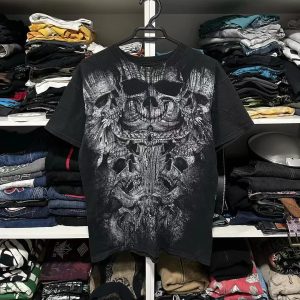 Trendy Y2K Hip-Hop Graphic Tee for Stylish Aesthetic Outfits and Casual Looks