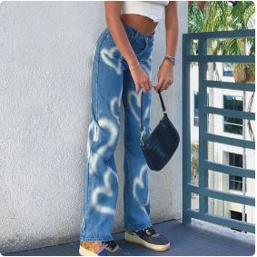 Trendy Y2K Mom Jeans for a Chic Grunge Aesthetic and Vintage Vibe