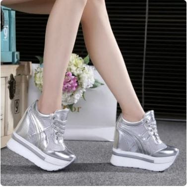 Wedge-Heeled Y2K Sneakers for Trendy Coquette and Grunge Aesthetic Outfits