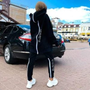 Y2K Oversized Tracksuit: Trendy Grunge Aesthetic Outfit for Ultimate Comfort and Style