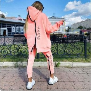 Y2K Oversized Tracksuit: Trendy Grunge Aesthetic Outfit for Ultimate Comfort and Style