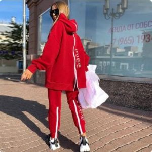 Y2K Oversized Tracksuit: Trendy Grunge Aesthetic Outfit for Ultimate Comfort and Style