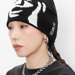 Y2K Scream Beanie: Embrace the Grunge Aesthetic with Cozy Y2K Style and Vintage Vibes