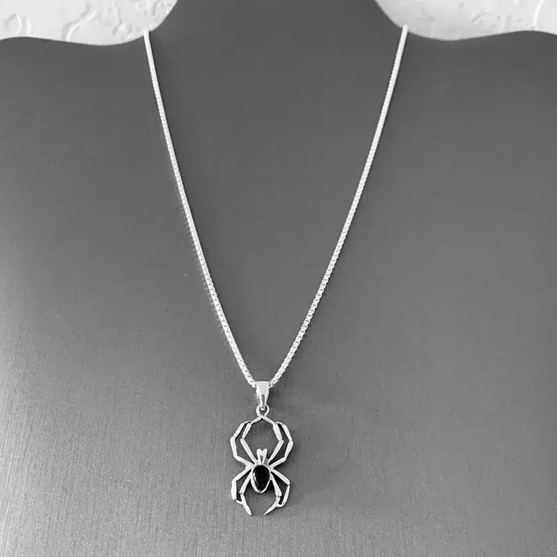 Y2K Spider Necklace: Trendy Grunge Aesthetic Jewelry for Unique Style Lovers